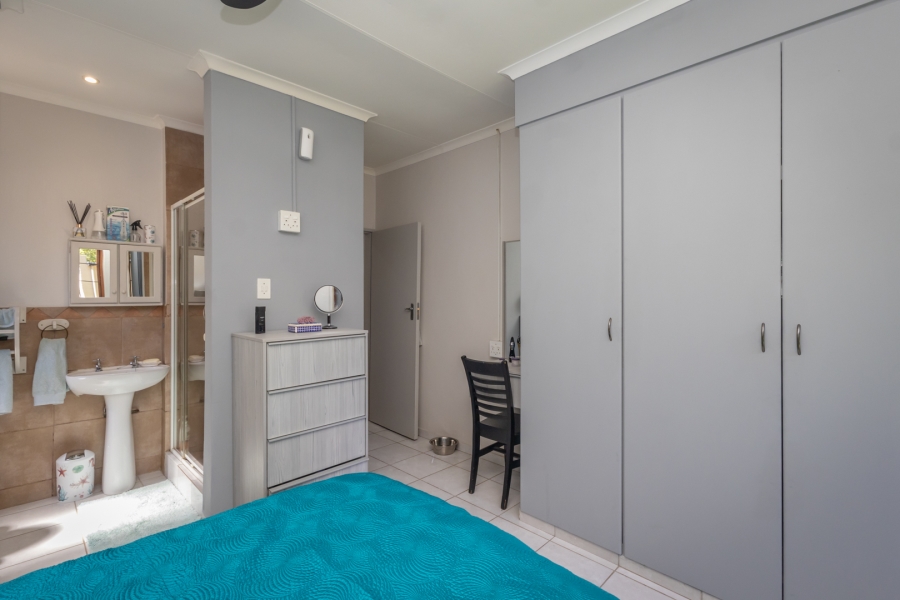 2 Bedroom Property for Sale in The Coves North West